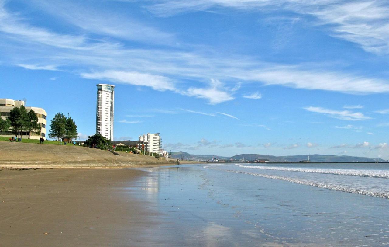 Stunning Ocean & City View Apt สวอนซี ภายนอก รูปภาพ
