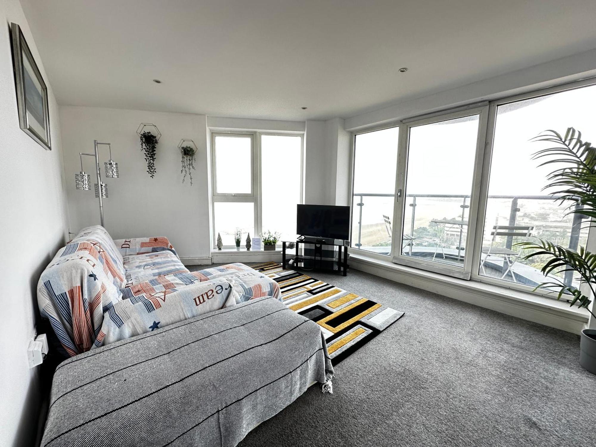 Stunning Ocean & City View Apt สวอนซี ภายนอก รูปภาพ